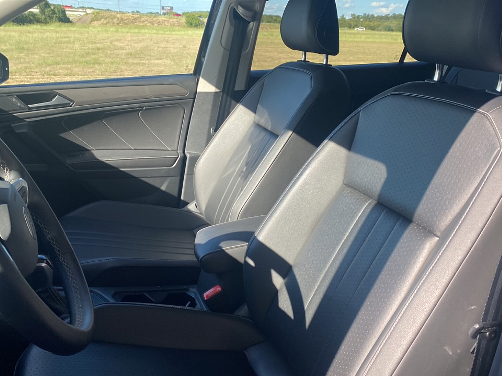 2022 Volkswagen Tiguan SE photo 3
