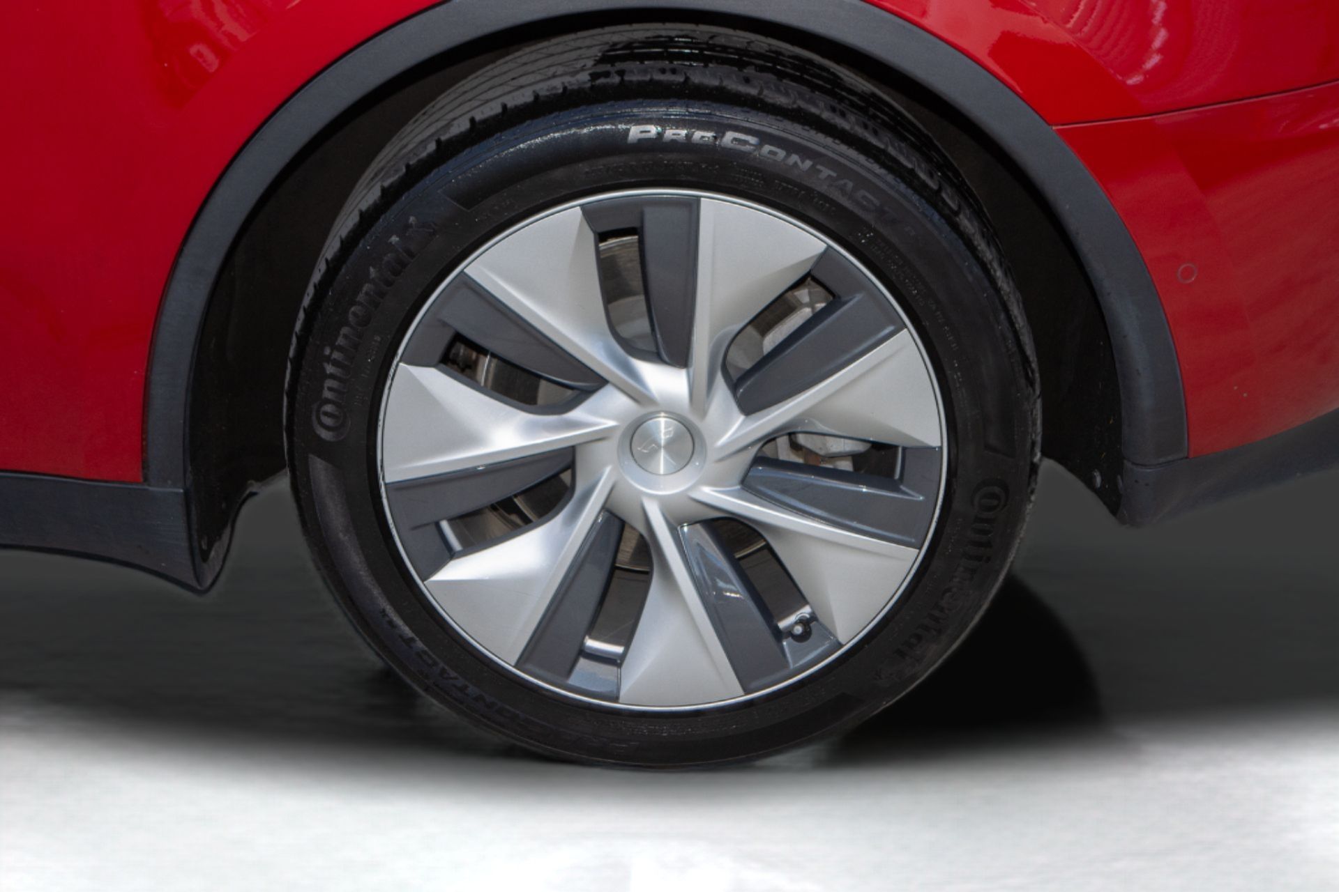 2020 Tesla Model Y Long Range photo 25
