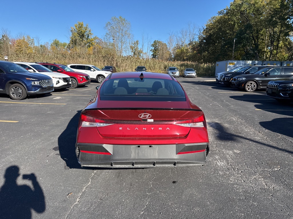 2025 Hyundai Elantra SEL Sport photo 4