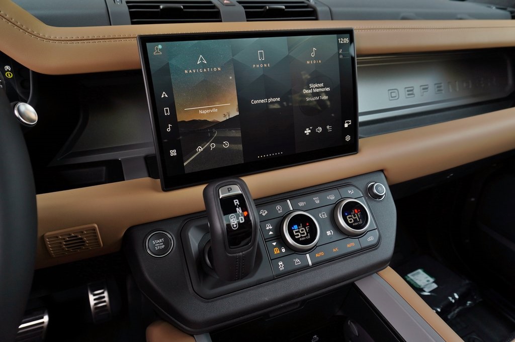 2025 LAND ROVER DEFENDER - Image 19