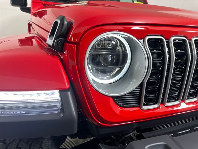 2025 Jeep Wrangler Sahara photo 4
