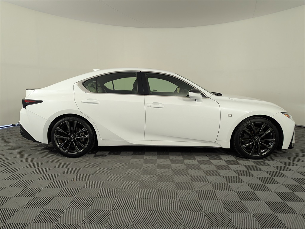 2022 Lexus IS 350 F SPORT photo 3