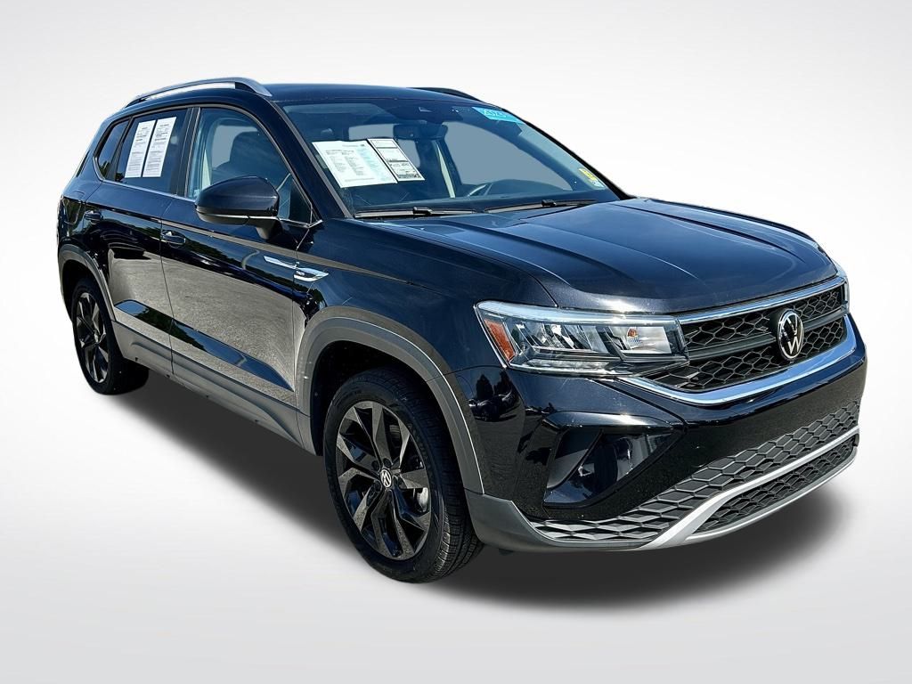 2023 Volkswagen Taos SE photo 2