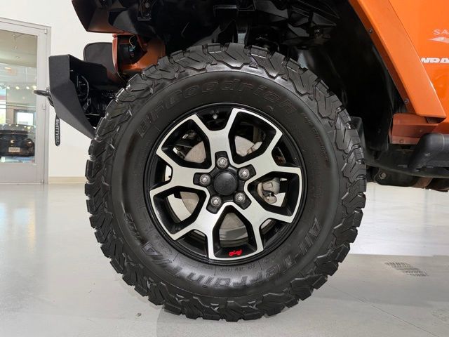 2011 Jeep Wrangler Sahara photo 11