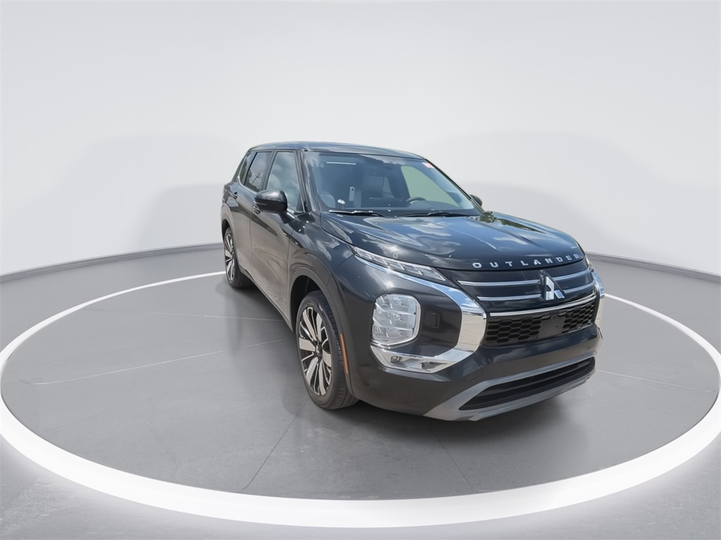 2025 Mitsubishi Outlander SE photo 2