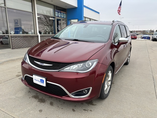 2020 Chrysler Pacifica Limited's photo
