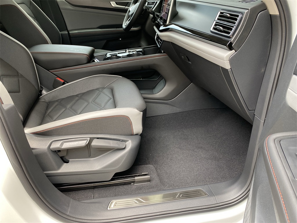 2025 Volkswagen Atlas Peak Edition SE photo 40