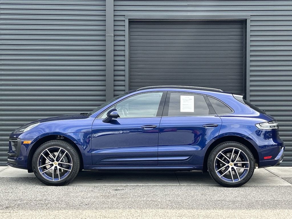 2025 Porsche Macan Base photo 10