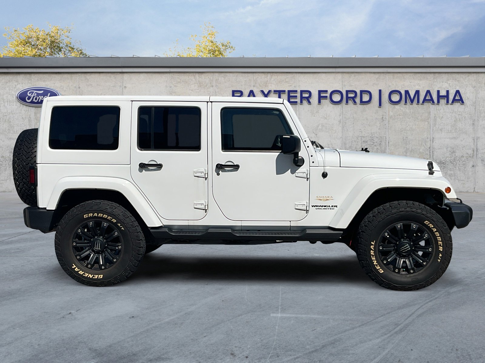 2014 Jeep Wrangler Unlimited Sahara photo 13