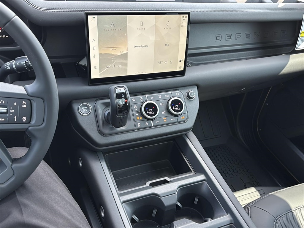 2025 Land Rover Defender 110 X-Dynamic SE photo 19