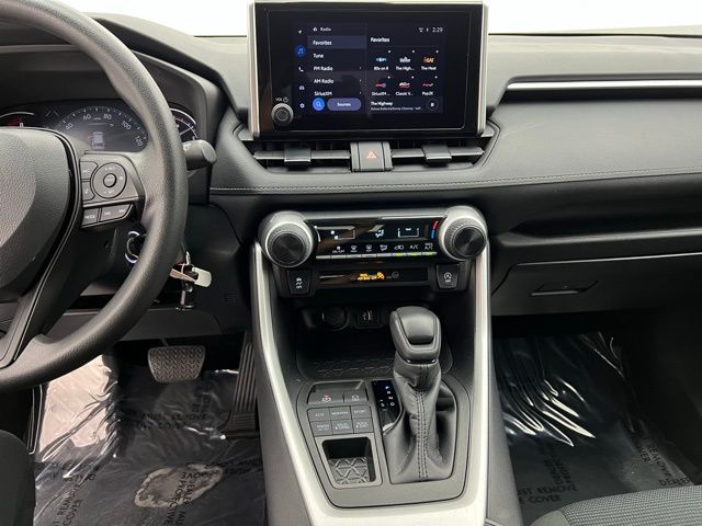 2024 Toyota RAV4 LE photo 22