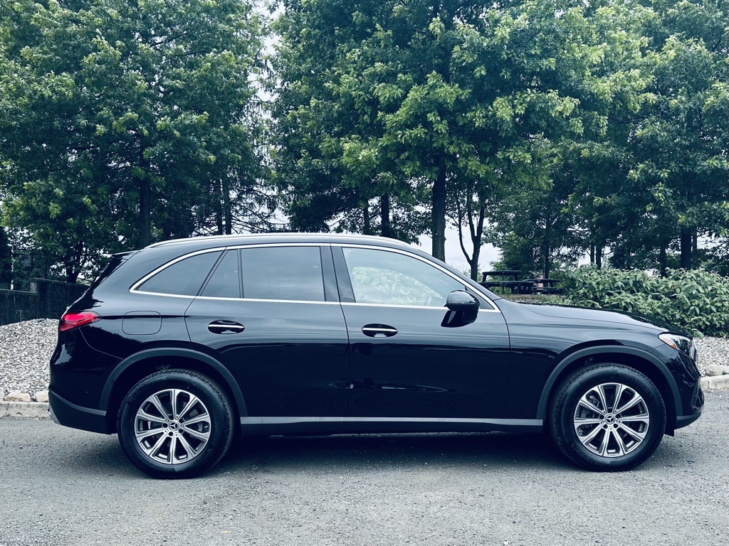 2025 Mercedes Benz GLC 300 4MATIC photo 4