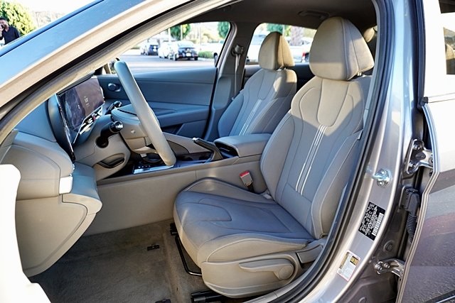 2024 Hyundai Elantra SEL photo 13