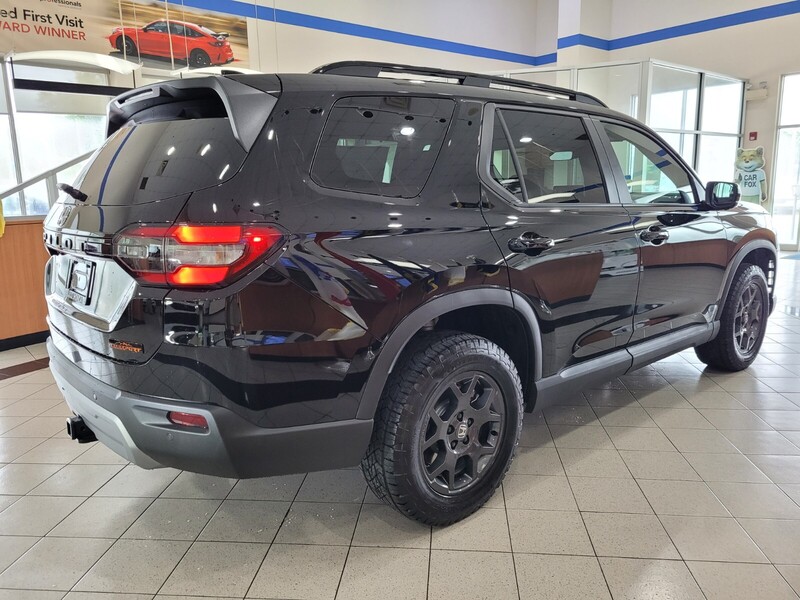 2025 Honda Pilot TrailSport photo 3