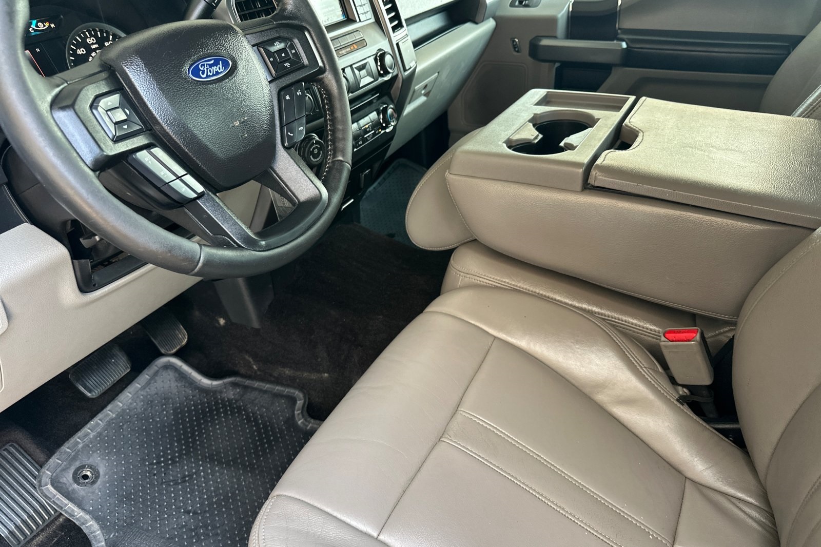 2017 Ford F-150 XLT photo 7