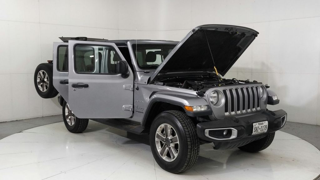 Used 2020 Silver Jeep Unlimited Sahara image 12