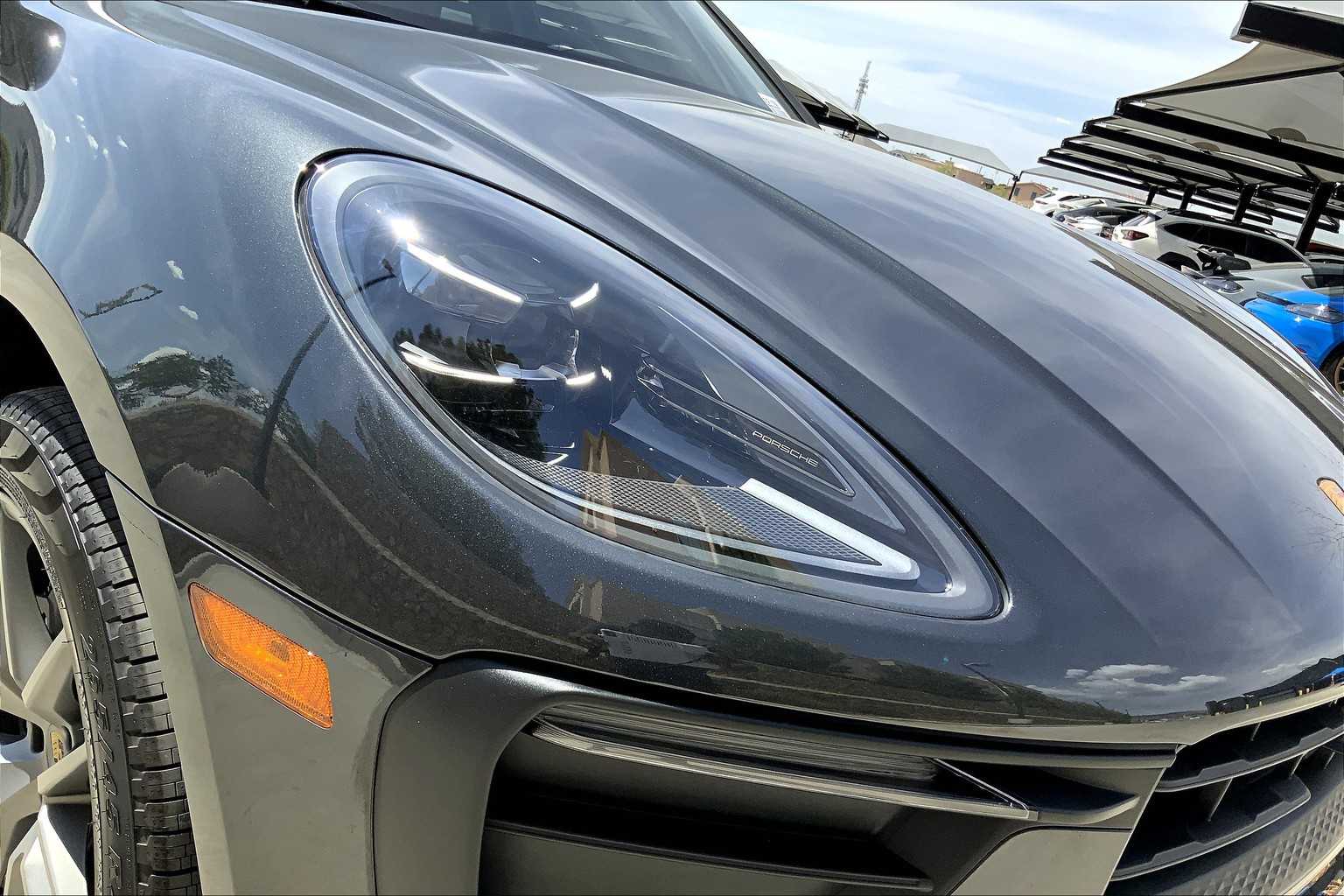 2025 Porsche Macan S photo 12