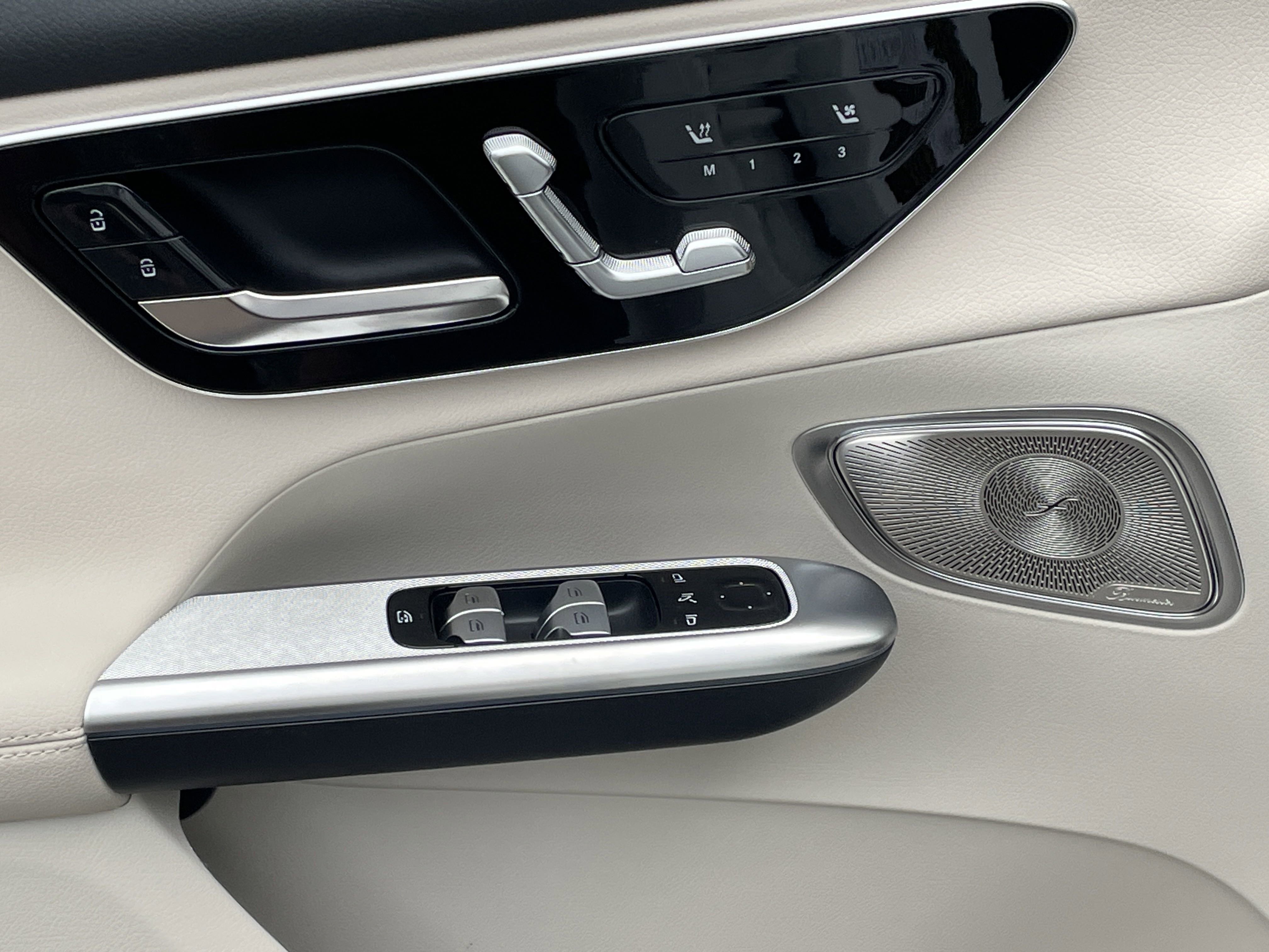2026 Mercedes Benz GLC 300 photo 7