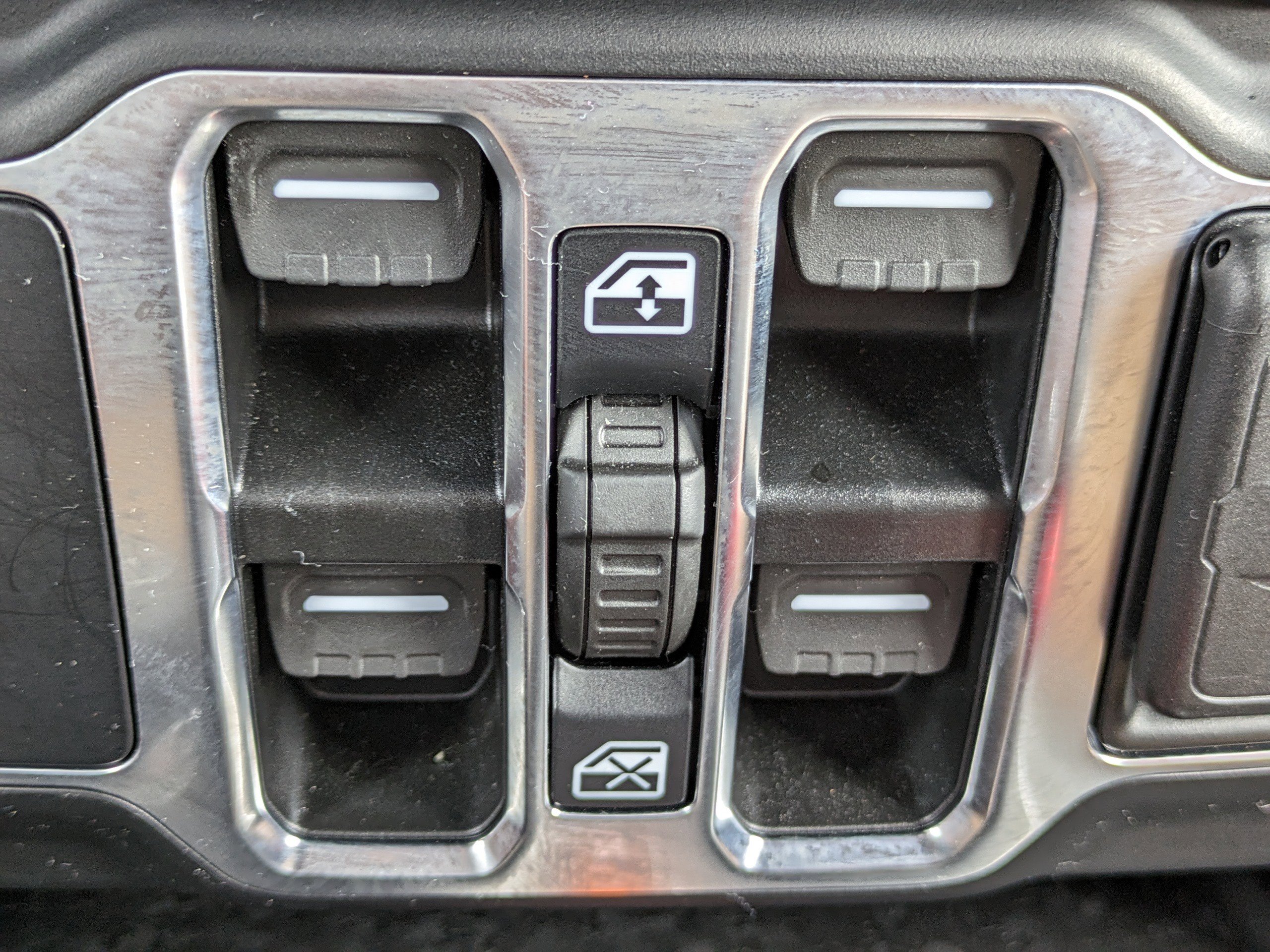 2023 Jeep Wrangler Sahara 4xe photo 24