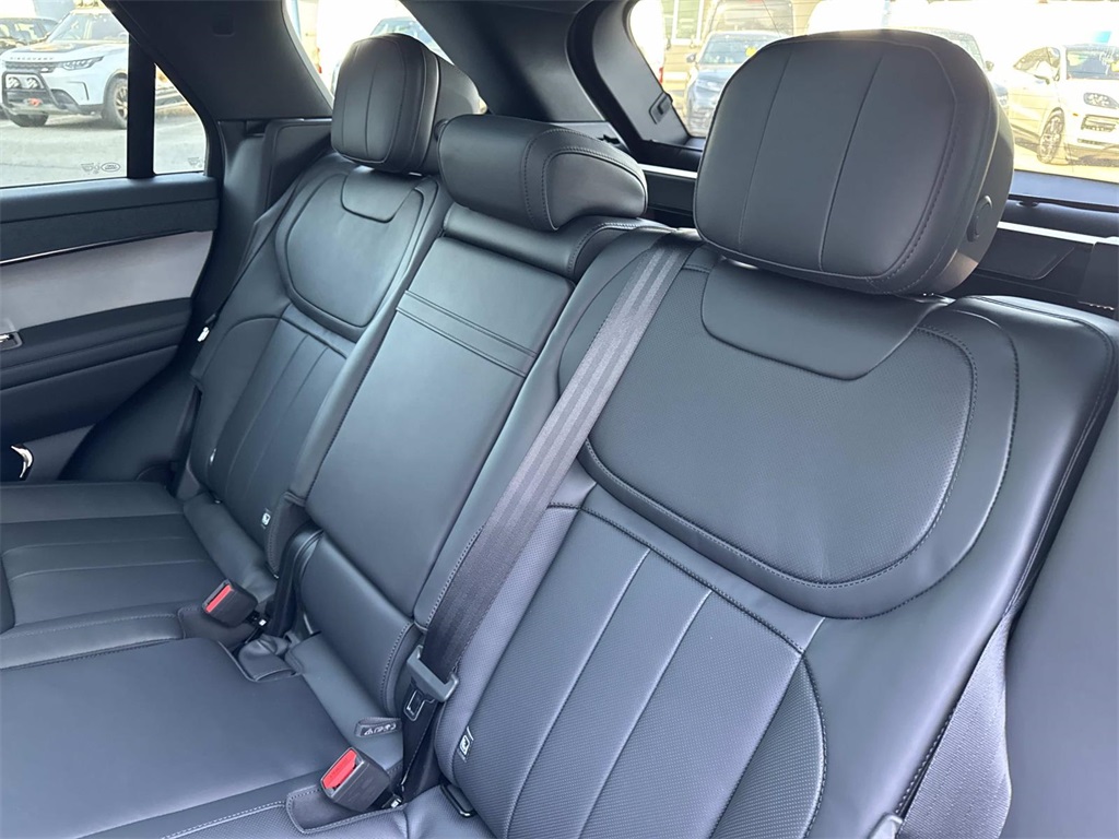 2025 Land Rover Range Rover Sport SE photo 15