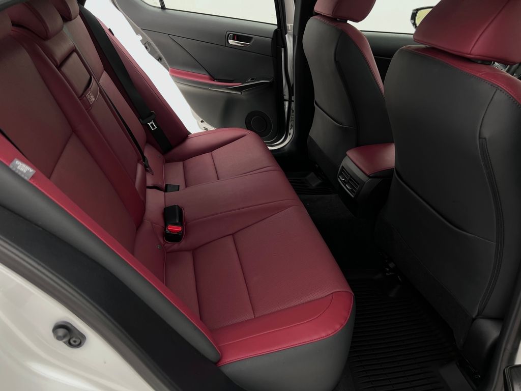 2022 Lexus IS 300 photo 16