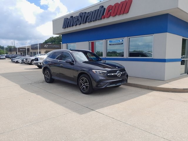 2025 Mercedes Benz GLC 300 4MATIC photo 2