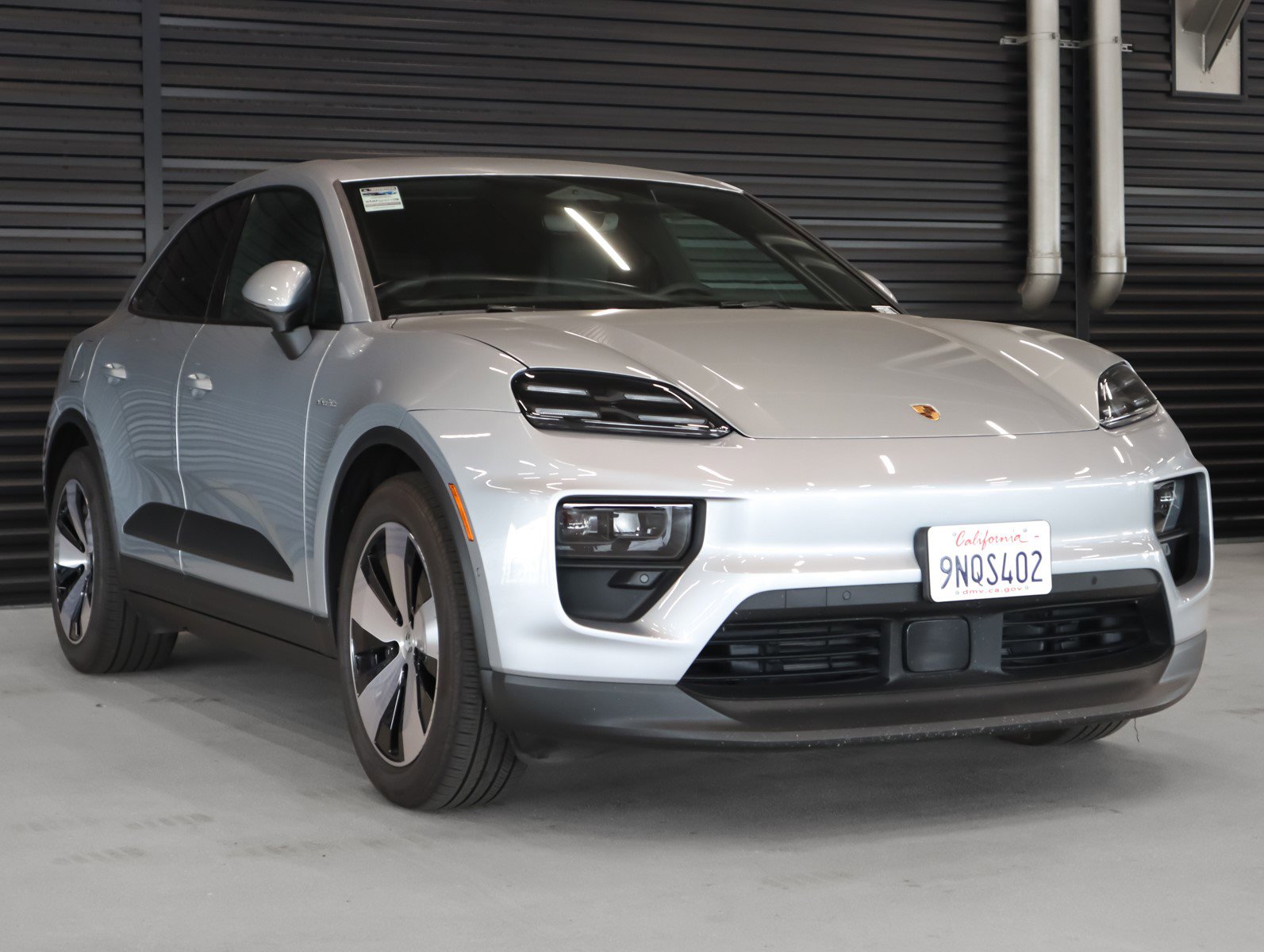 2025 Porsche Macan Electric 4 photo 7