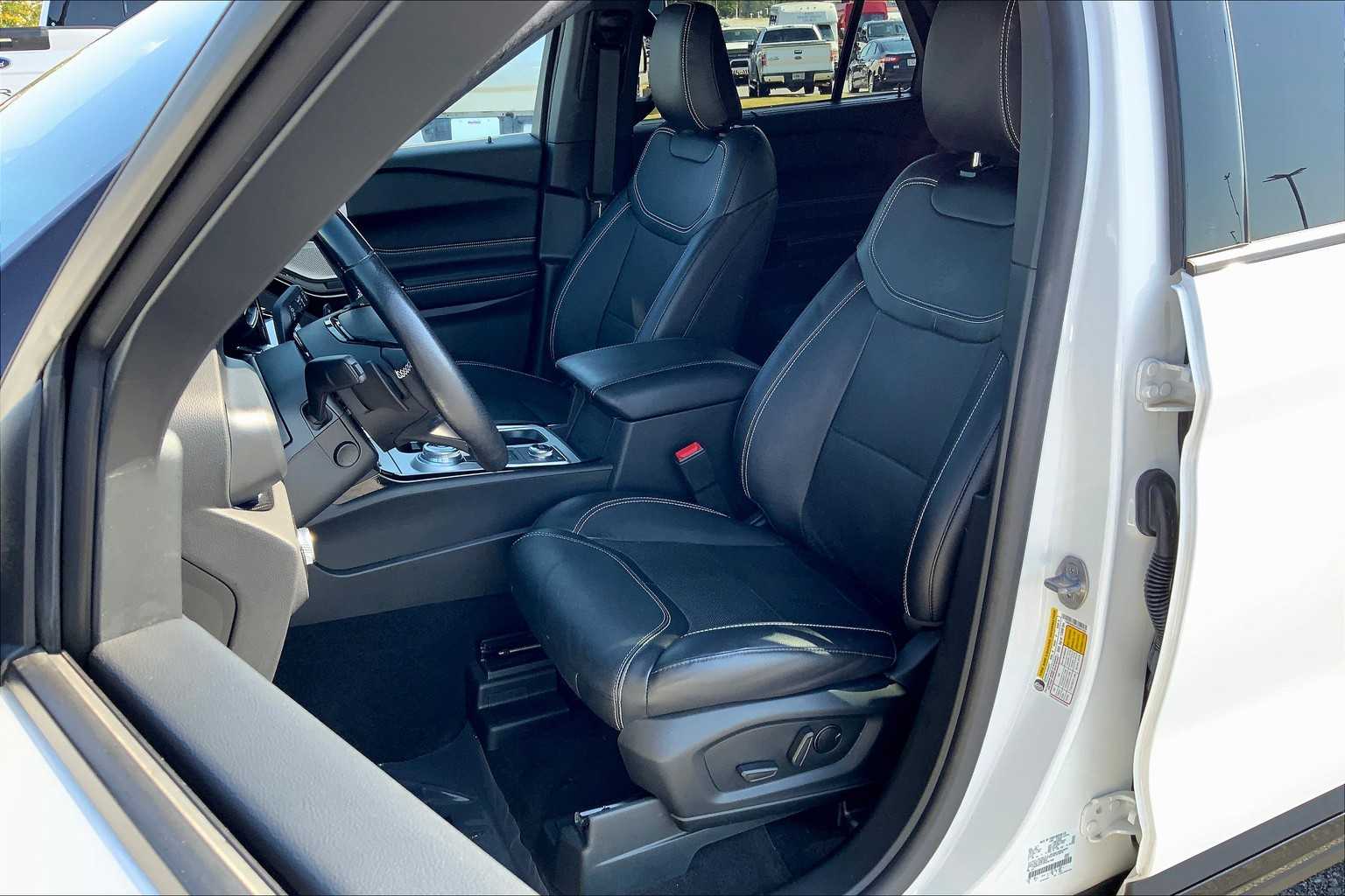 2023 Ford Explorer ST photo 6