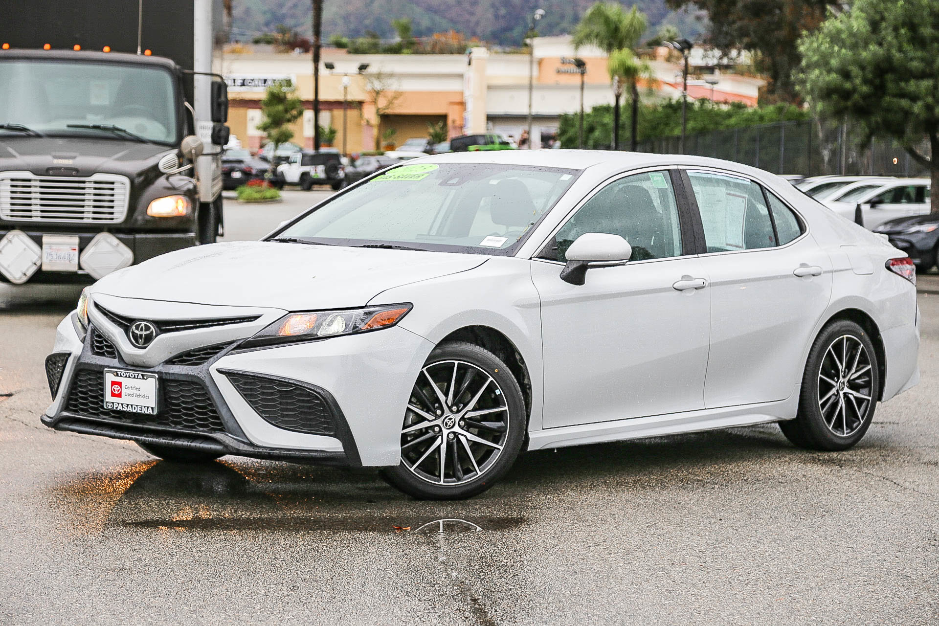 2023 Toyota Camry SE's photo