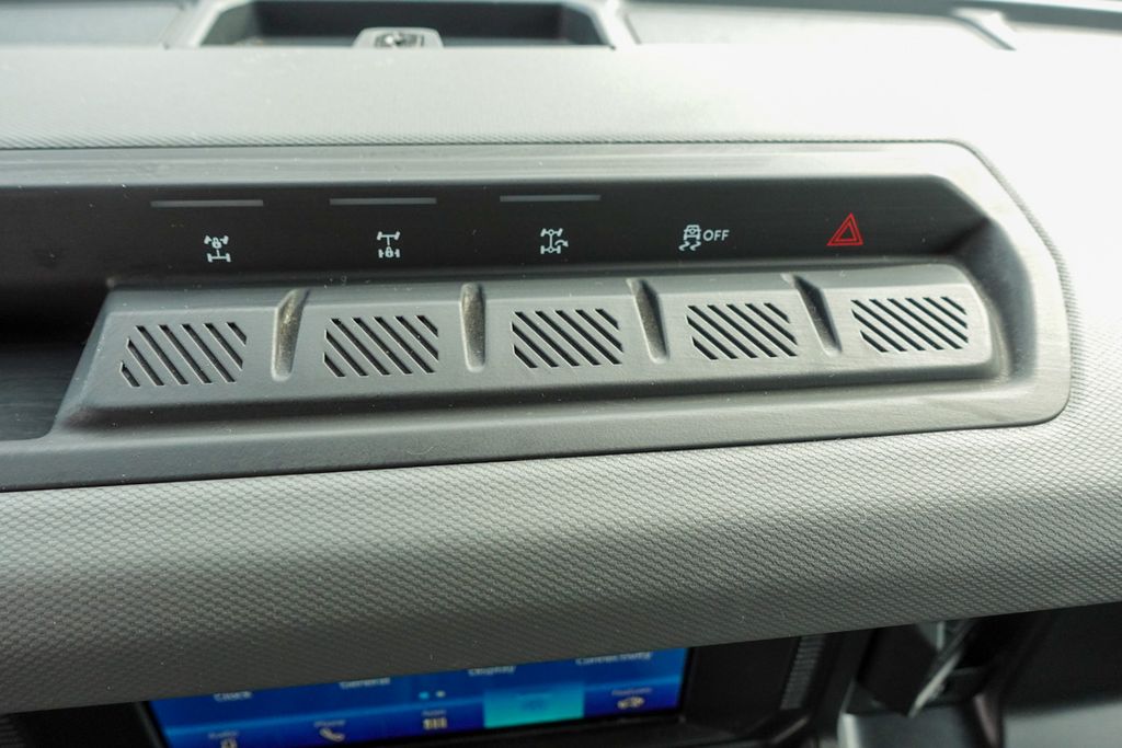 2023 Ford Bronco Base photo 19