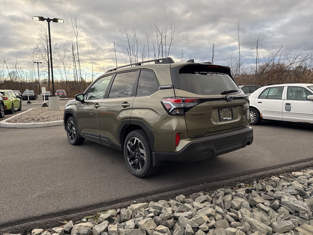 2025 Subaru Forester Premium photo 2
