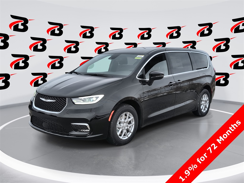 2026 Chrysler Pacifica Select's photo