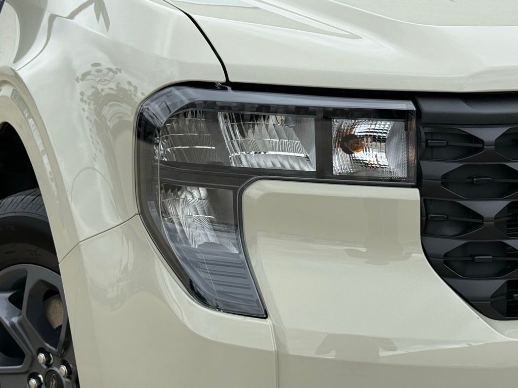 2025 Ford Maverick XLT photo 2