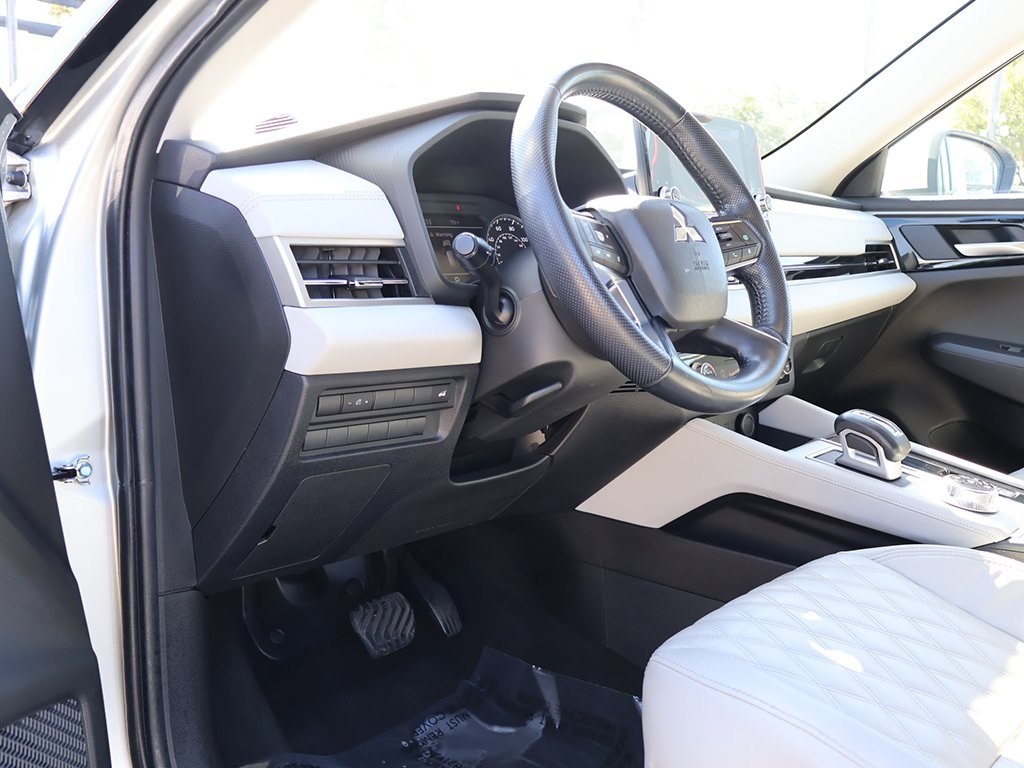 2022 Mitsubishi Outlander SEL photo 24