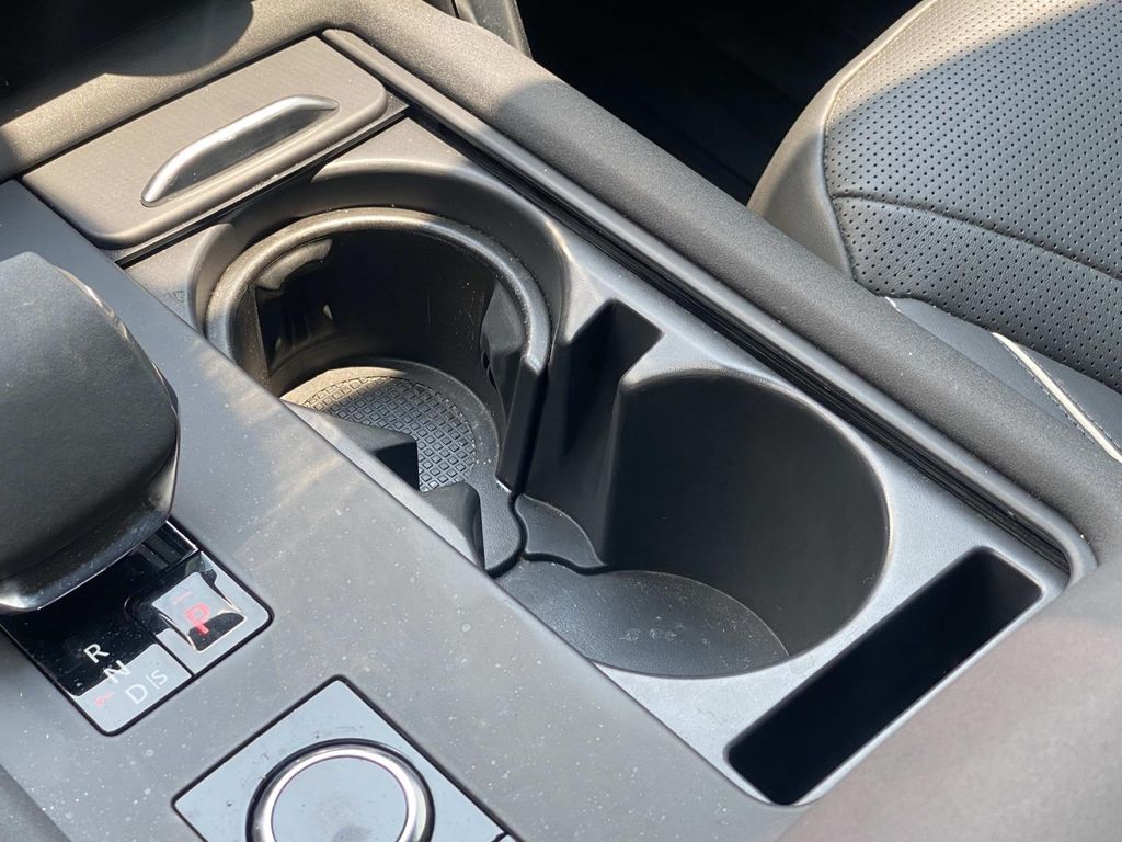 2023 Land Rover Discovery S R-Dynamic photo 27