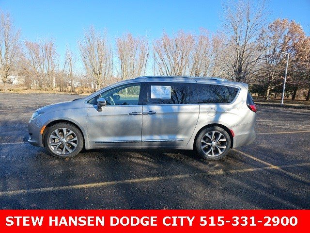 2018 Chrysler Pacifica Limited's photo