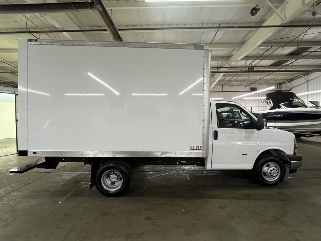 2024 Chevrolet Express Cutaway 3500 photo 4