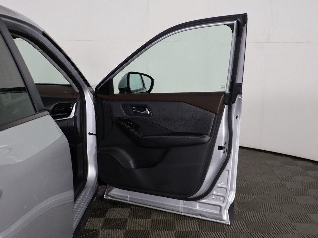2022 Nissan Rogue SV photo 14