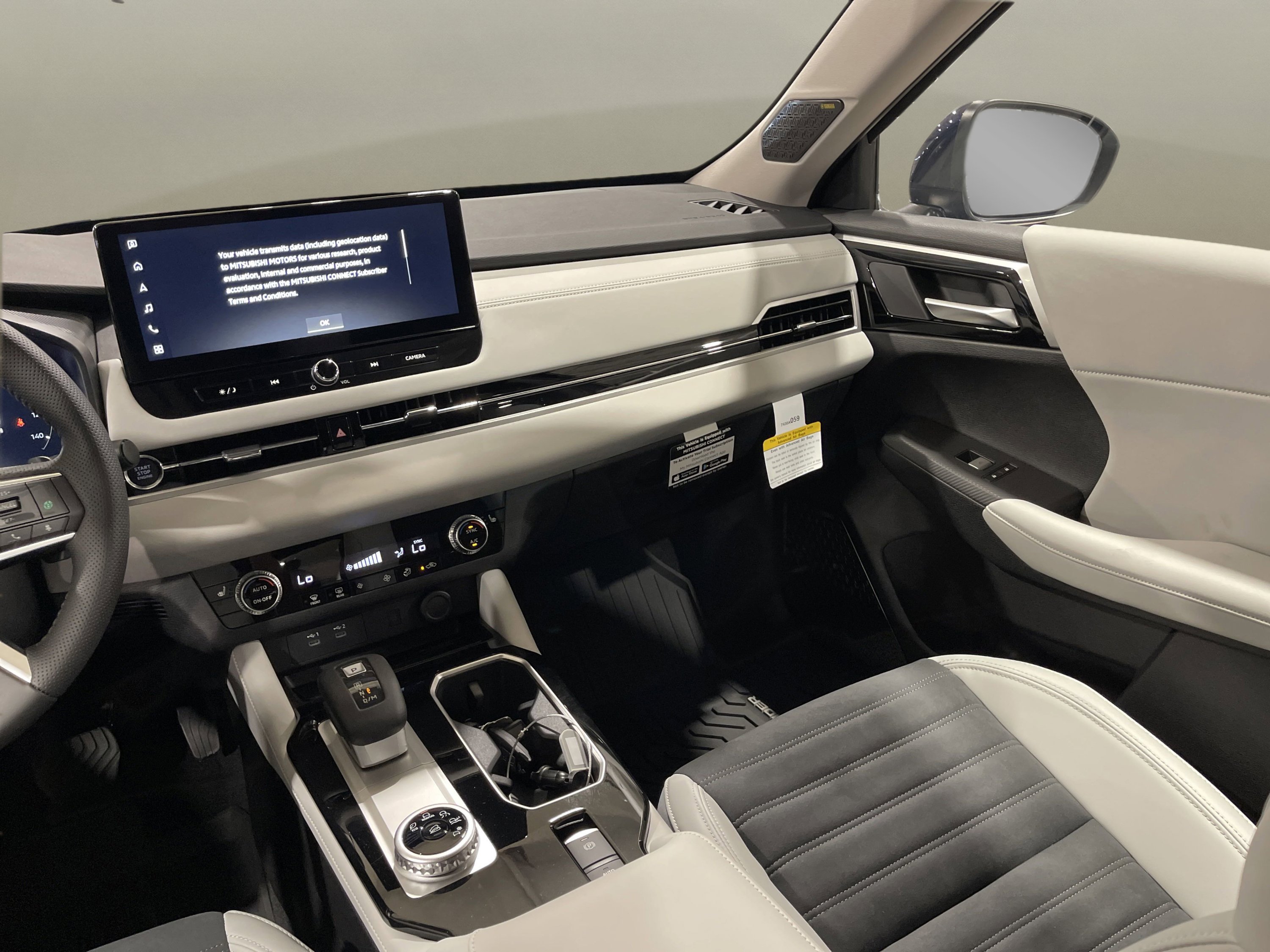 2025 Mitsubishi Outlander SE photo 24