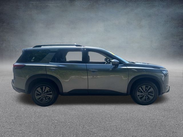 2022 Nissan Pathfinder SV photo 3