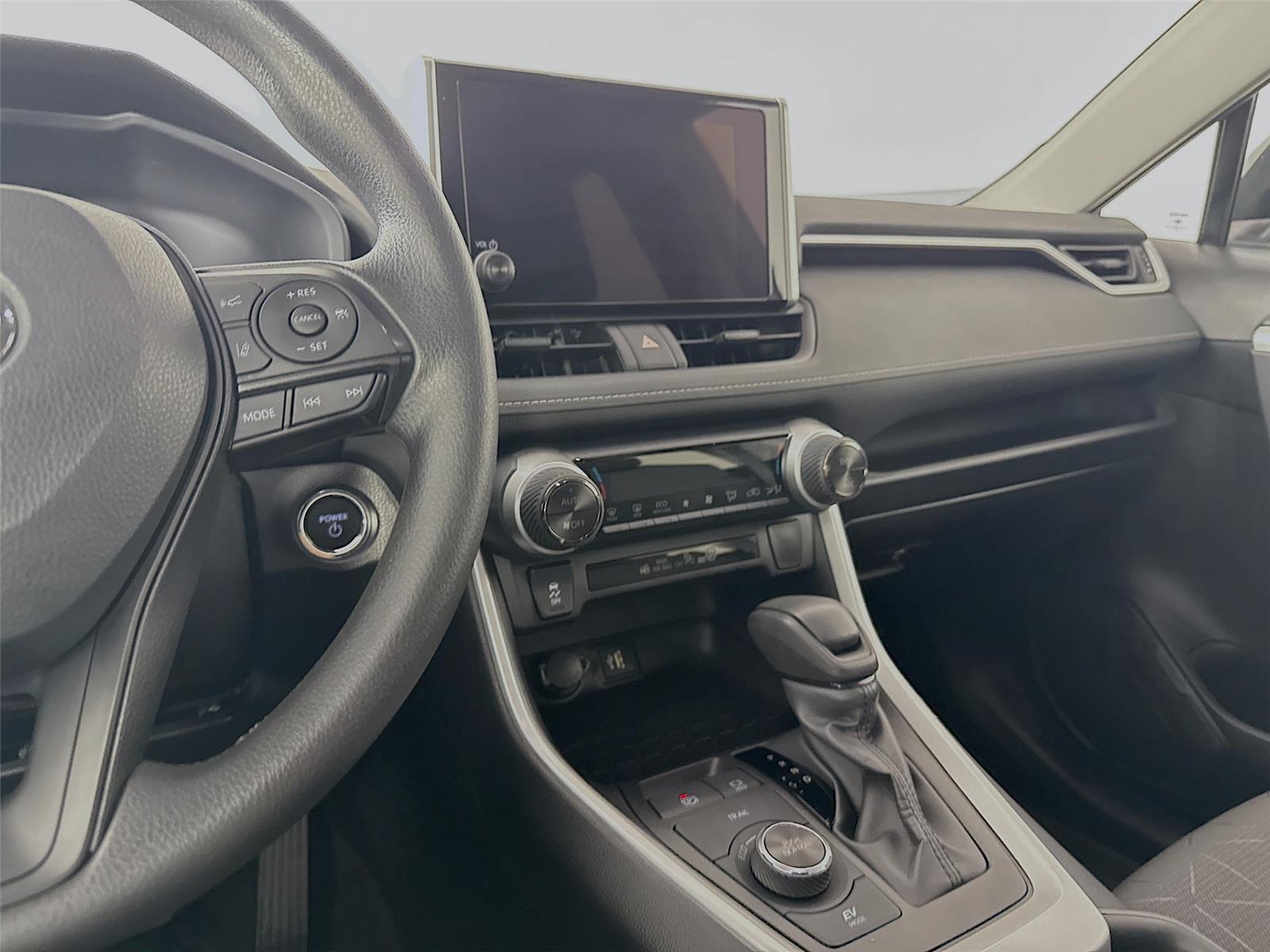 2024 Toyota RAV4 Hybrid XLE photo 30