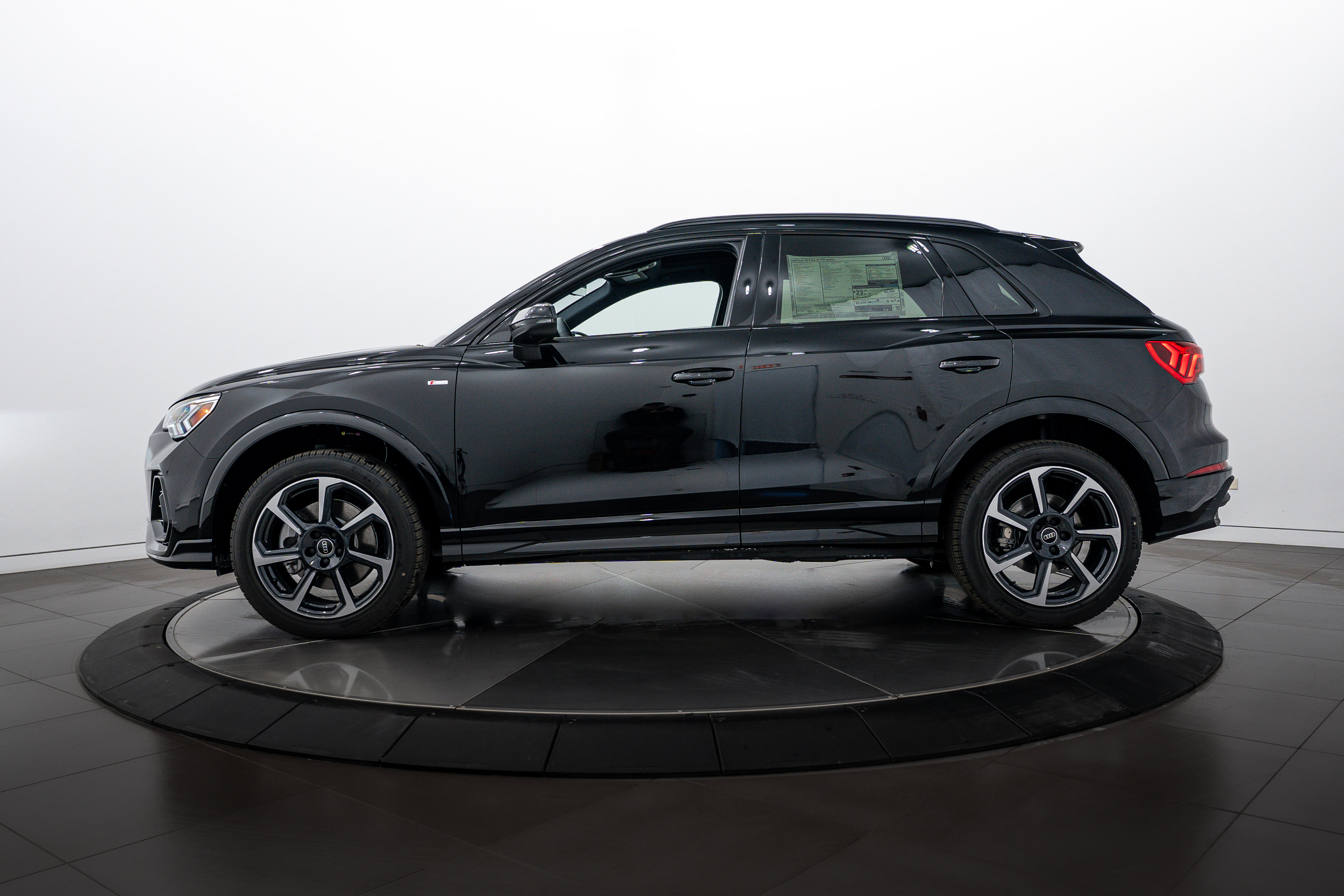 2025 Audi Q3 S line Premium Plus photo 3