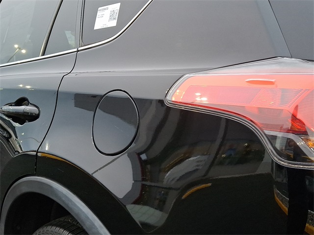 2017 Toyota RAV4 LE photo 9