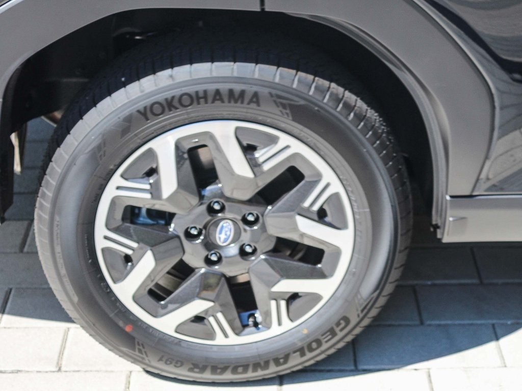2025 Subaru Forester Premium photo 6