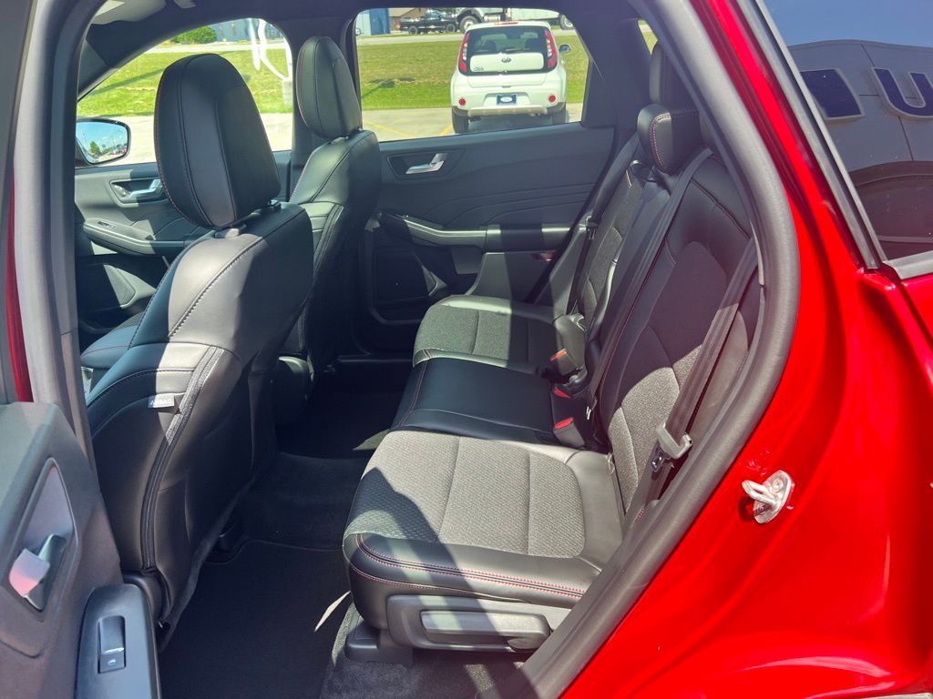 2025 Ford Escape ST-Line photo 13
