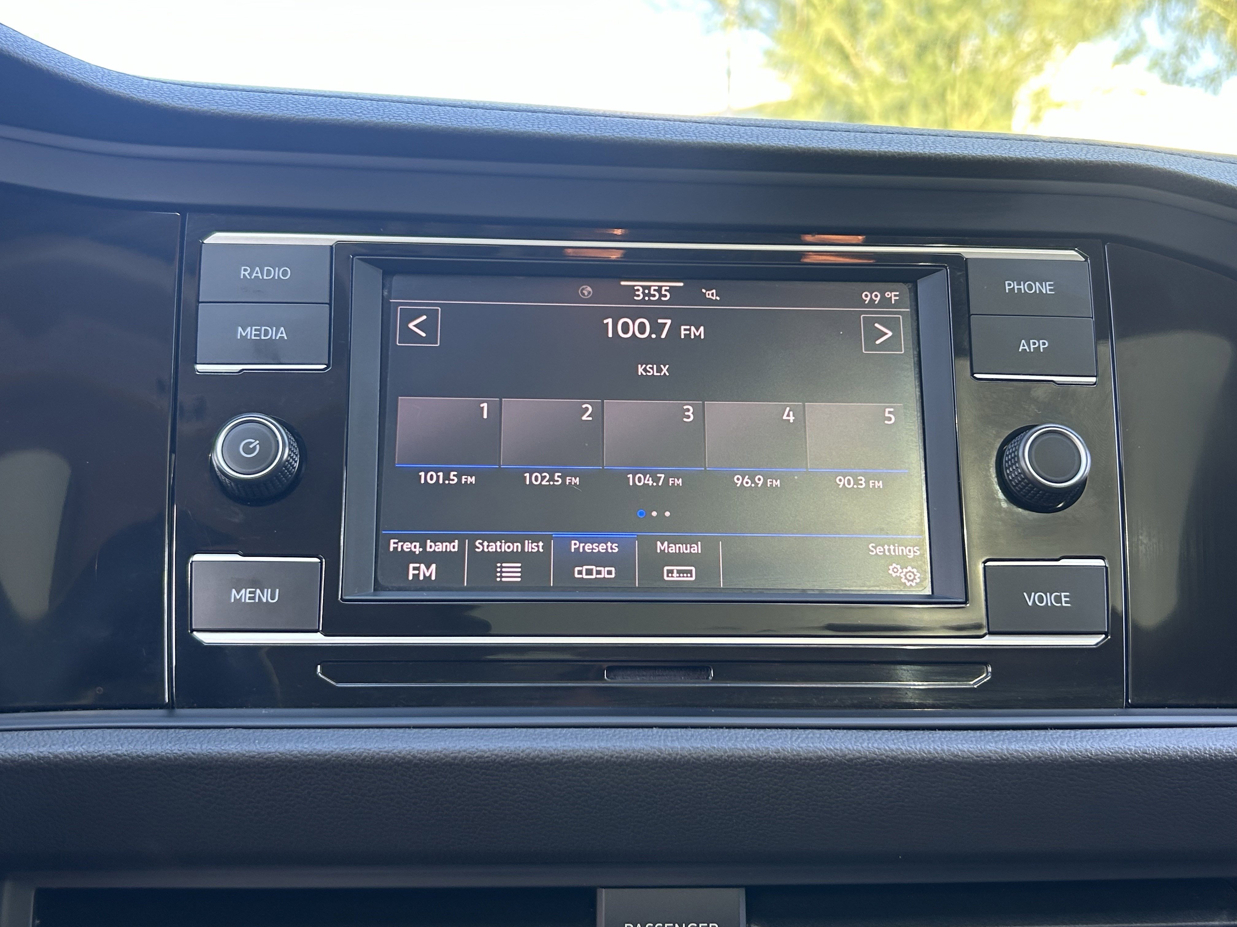 2024 Volkswagen Jetta SE photo 2
