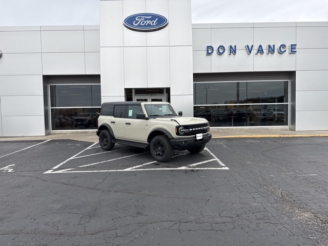 2025 Ford Bronco 4-Door Outer Banks's photo
