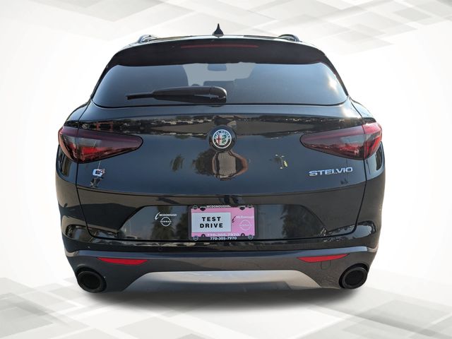 2022 Alfa Romeo Stelvio Ti photo 4