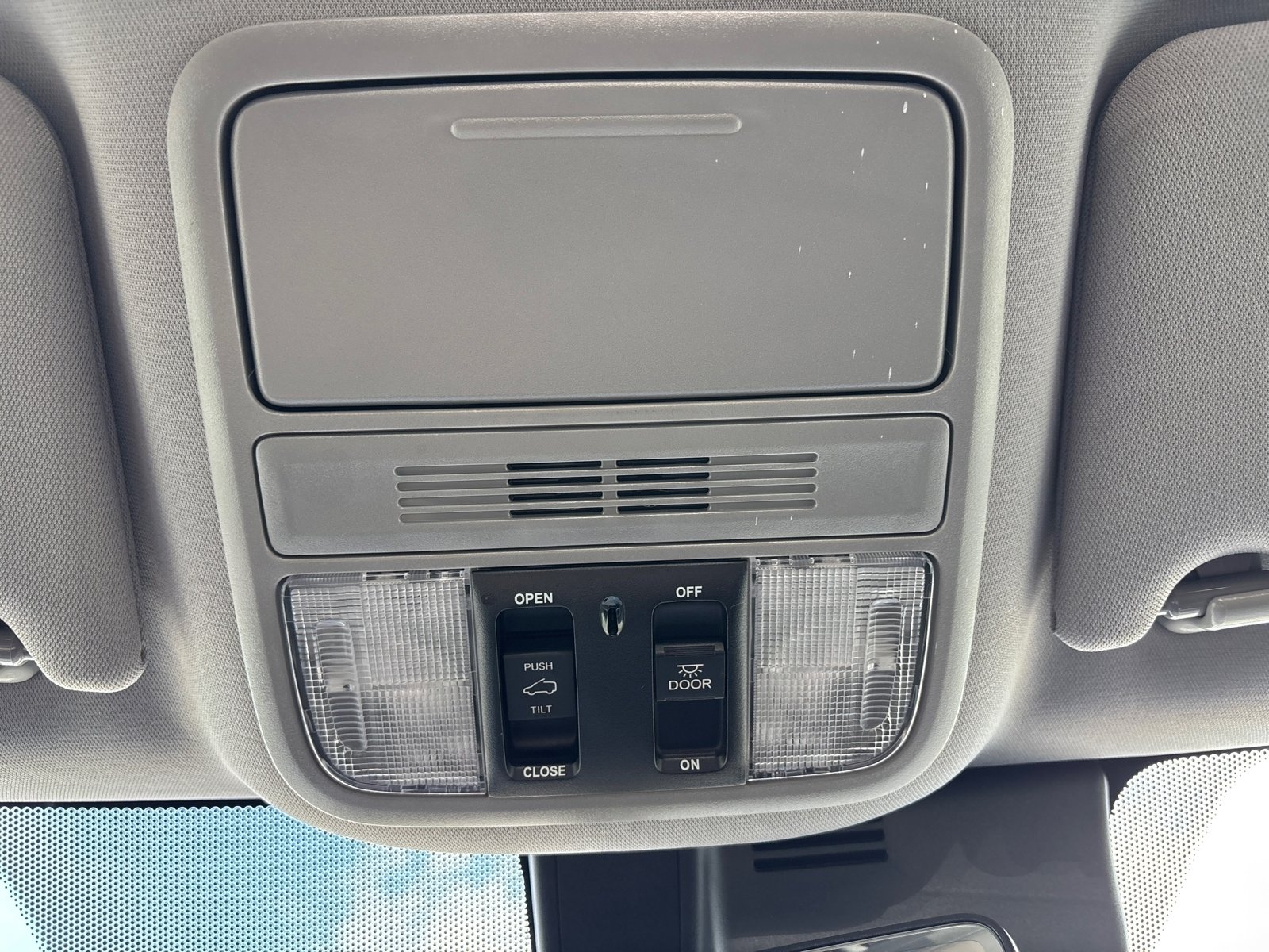 2022 Honda Pilot SE photo 2