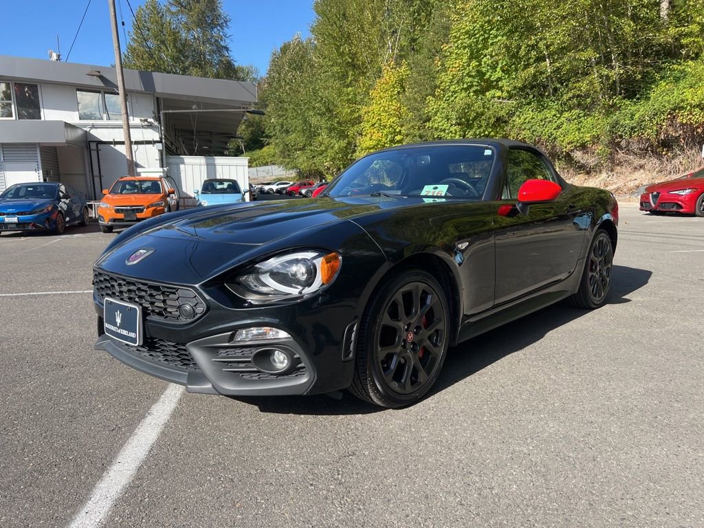 2017 Fiat 124 Spider Abarth photo 3